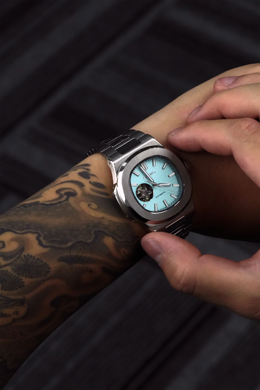 Mod Nautilus Skeleton Tiffany Blue
