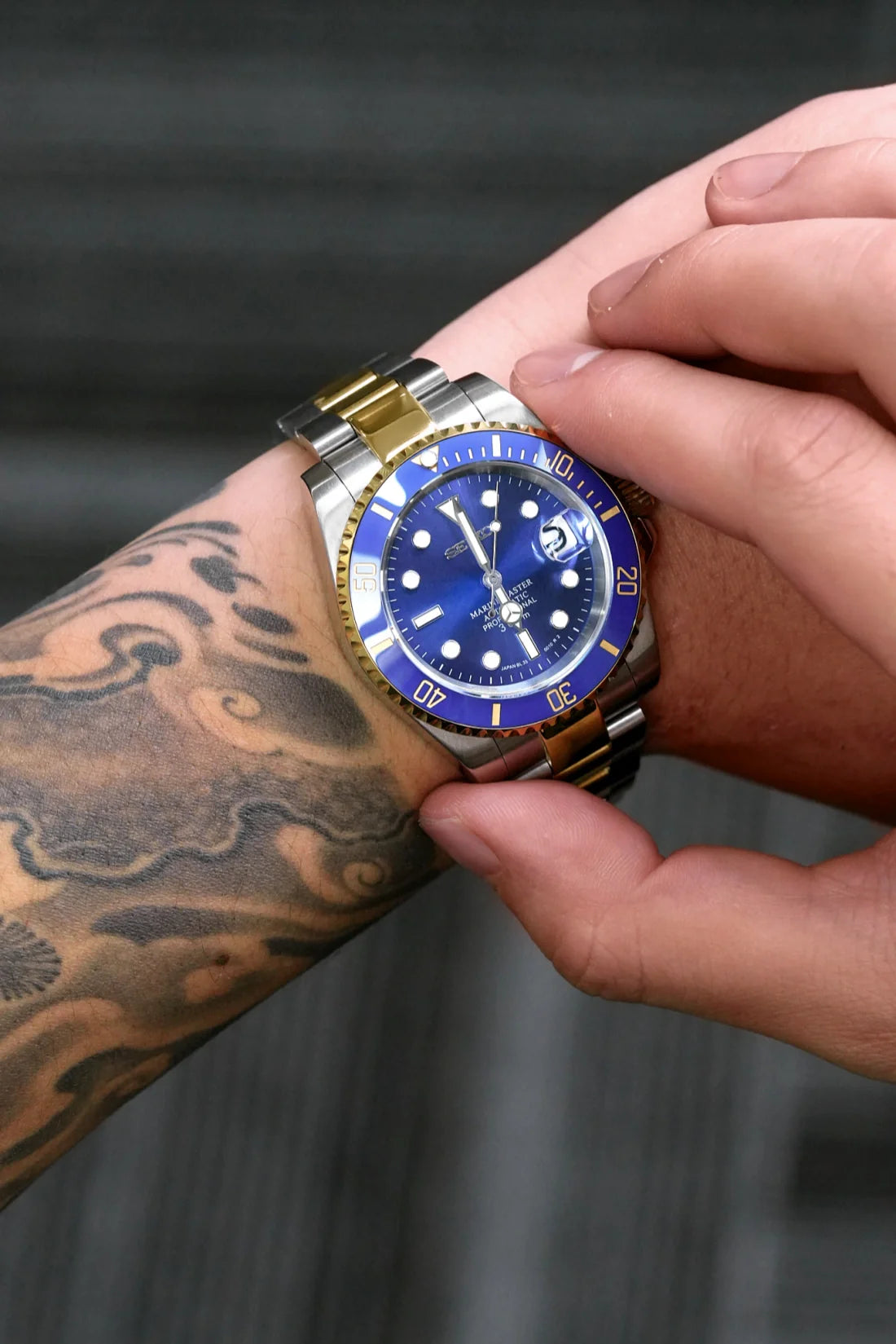 Mod Submariner Two-Tone Gold Blue - SKYRIM WRIST