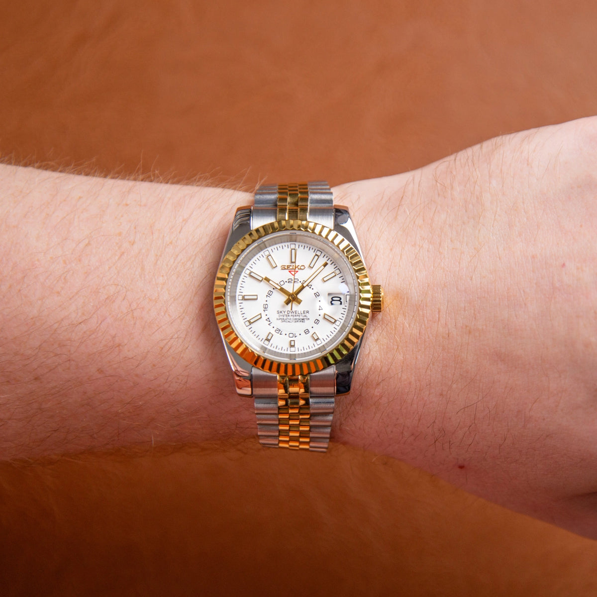 Mod Sky-Dweller Two-Tone Gold White