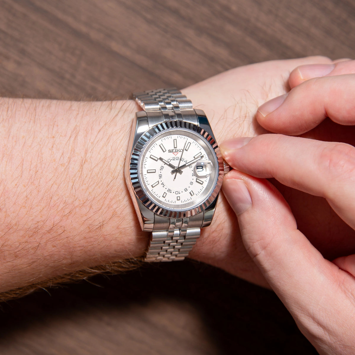 Mod Sky-Dweller White