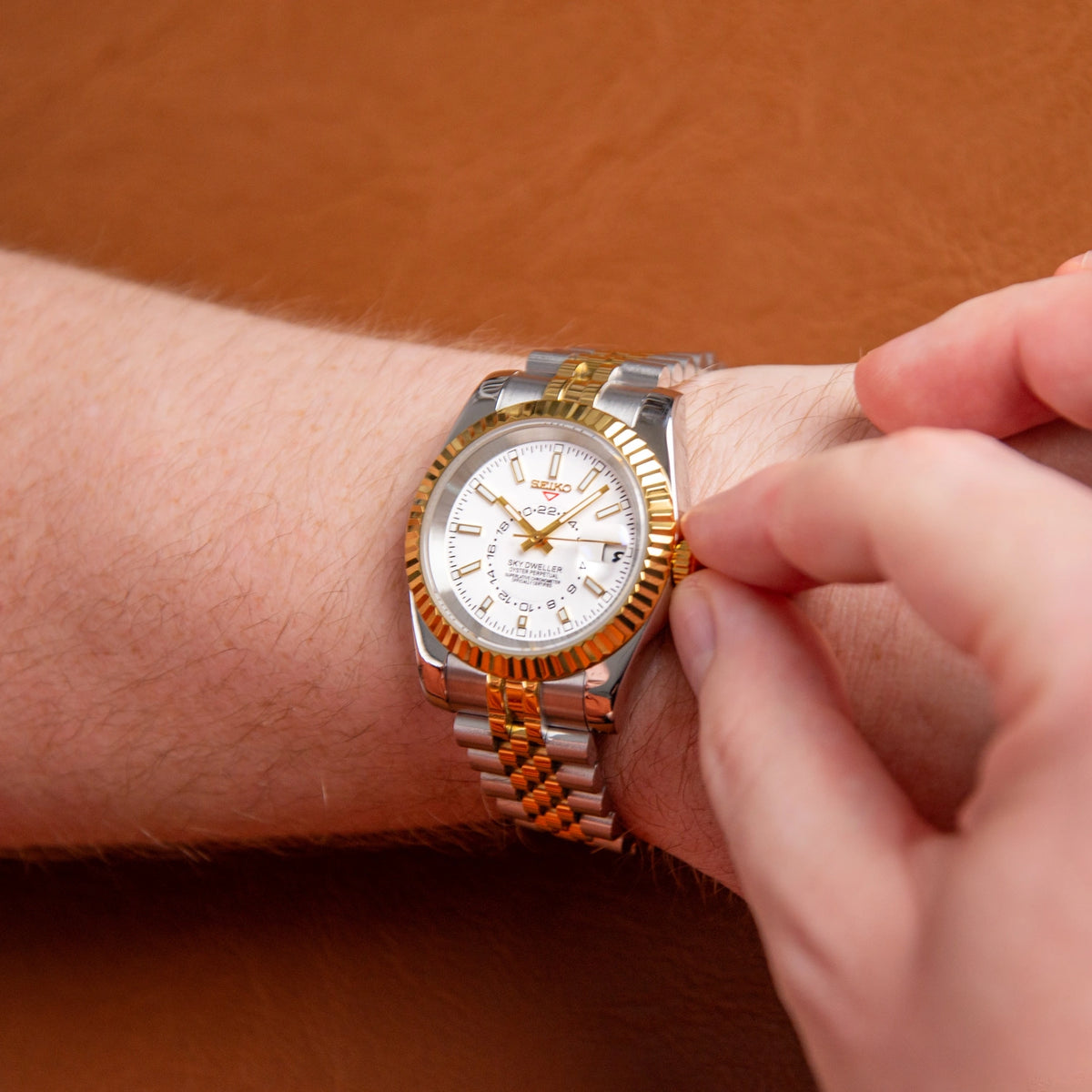 Mod Sky-Dweller Two-Tone Gold White