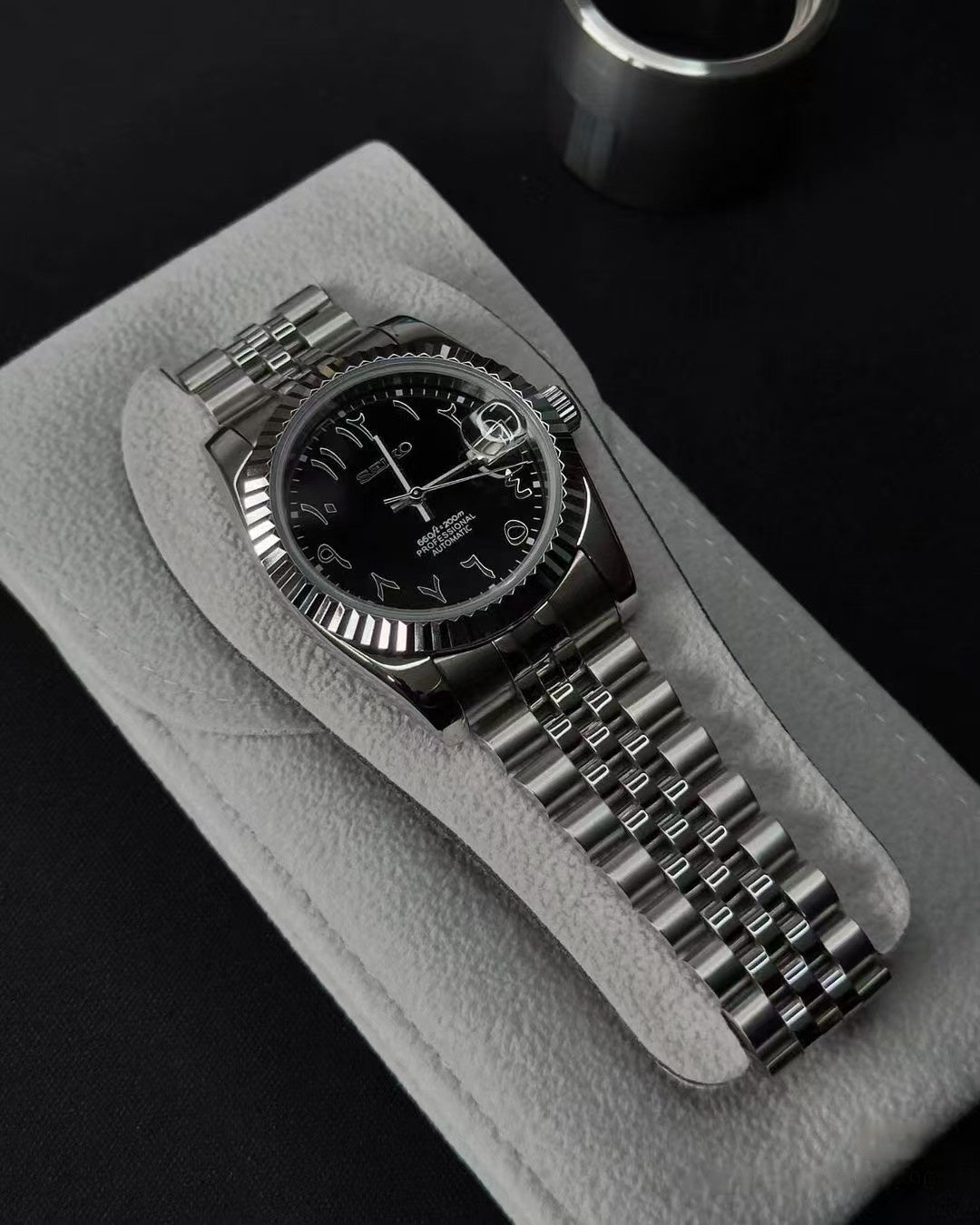 SEIKOJUST ARABIC SILVER BLACK – SKYRIM WRIST